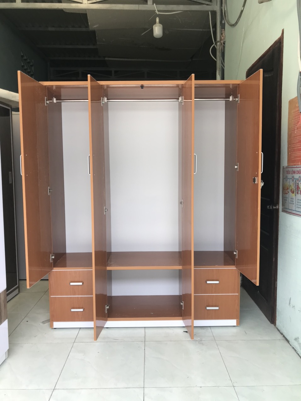 Tủ áo 4 cánh nhựa Chất lượng Juno Sofa màu gỗ đỏ ngang 1m6 x Cao 1m8 x 48 cm