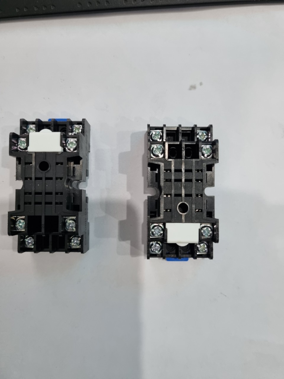 Rơle trung gian Chint JZX-22FD/2Z điện áp 220V và 24VDC 8 chân dẹt nhỏ, đế CZY08B-01