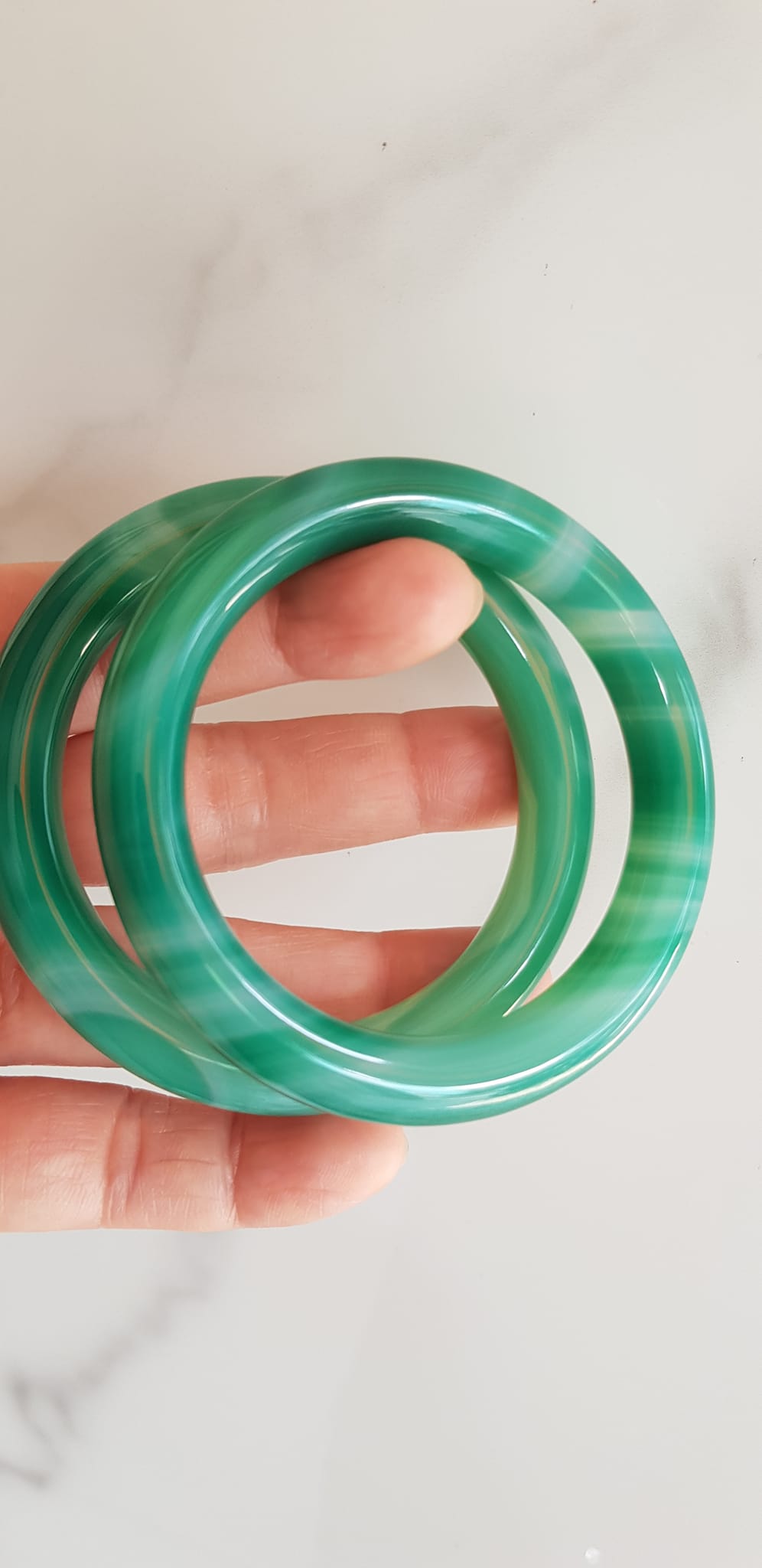 Vòng tay đá mã não xanh vân sọc trắng nhẹ mới Ni 53mm x cọng 9mm Vòng màu xanh ngọc đậm đều vân sọc đẹp ạ Nữ 52kg - 58kg đeo mệnh Mộc hỏa thủy ạ