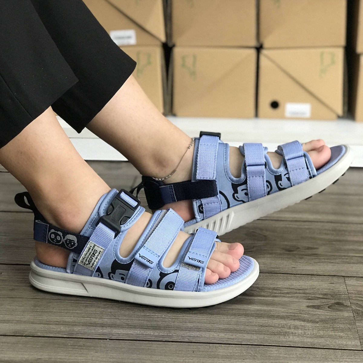 Giày sandal nữ siêu nhẹ hiệu Vento thích hợp mang đi học NB80XD