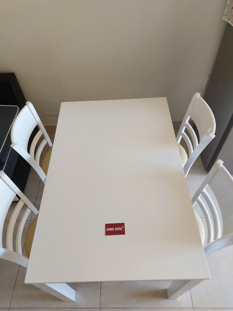 Bộ bàn ăn màu trắng tự nhiên 4 ghế Nột thất Juno Sofa