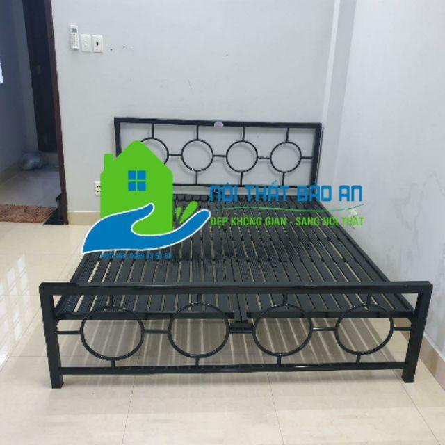 Giường sắt vuông cao cấp 1m6