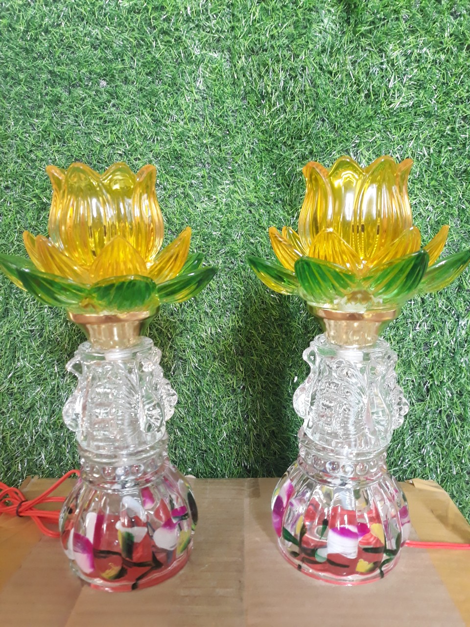 Cặp đèn thờ cúng hoa sen LED đổi mầu thắp điện bằng thủy tinh cao 25 cm