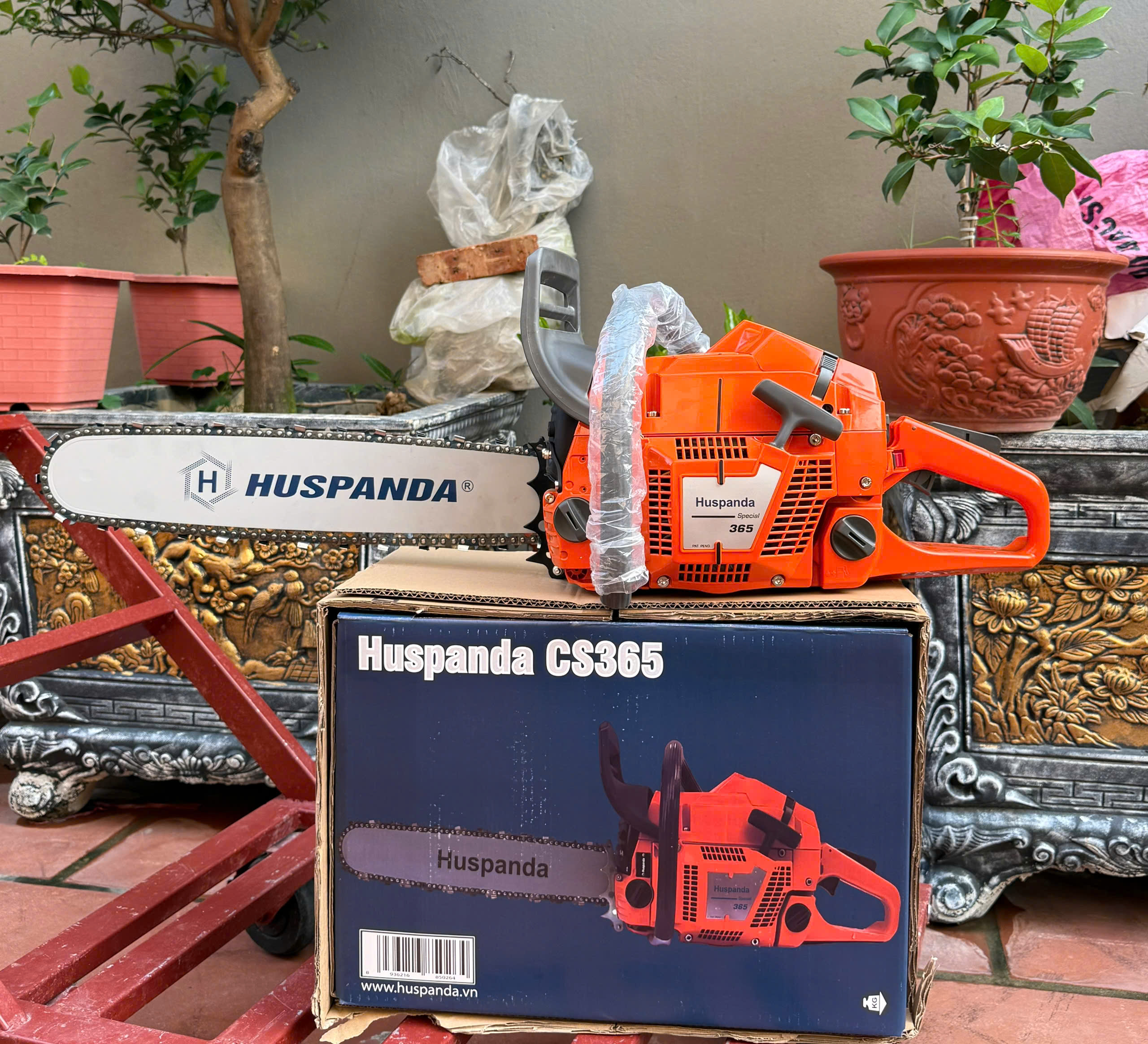 Máy cưa xích HUSPANDA 365 lam đúc latinh 60cm kèm phụ kiện tặng dũa - bảo hành 12 tháng