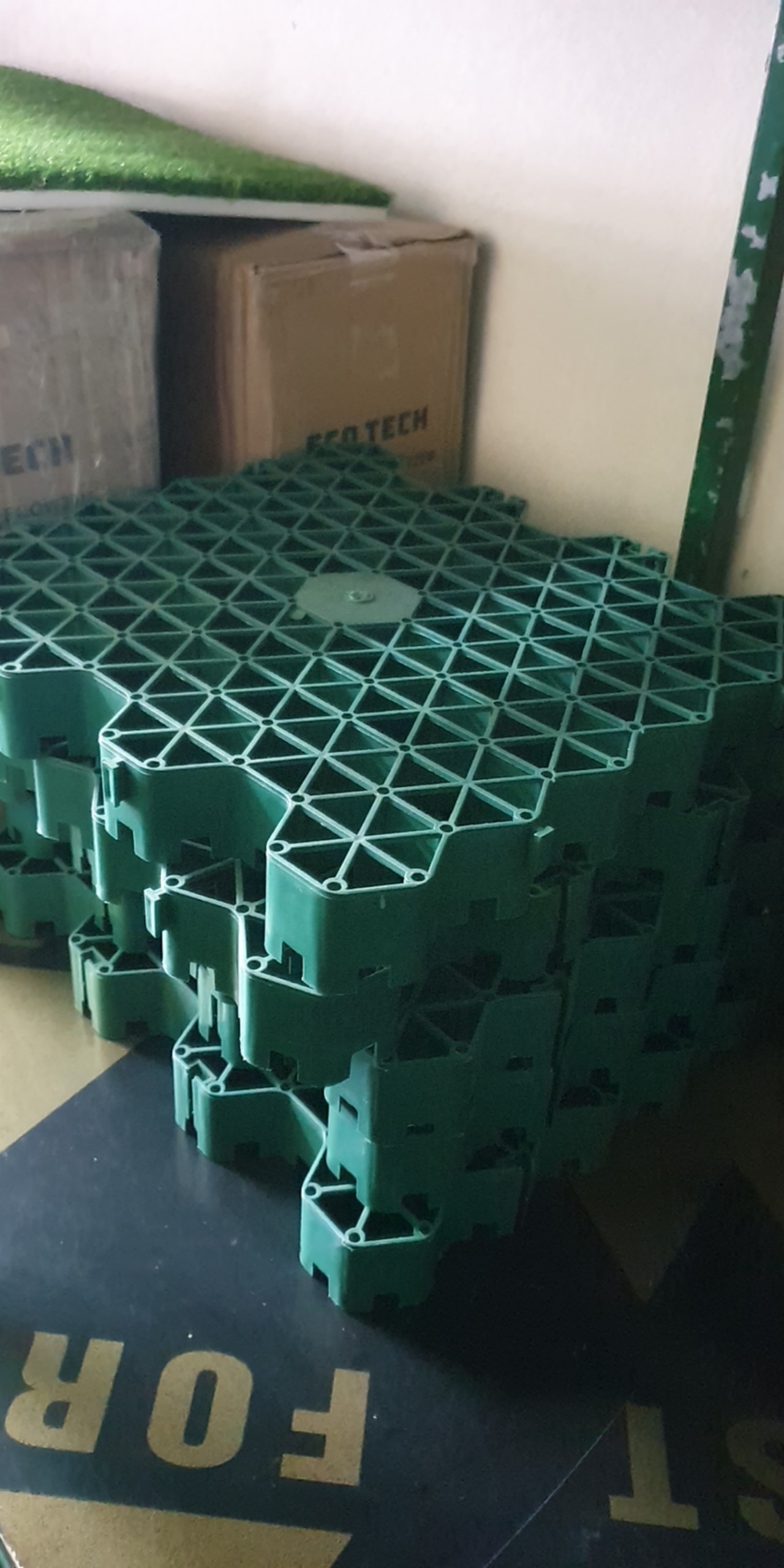 Tấm trồng cỏ, rải sỏi chịu lực : Dùng cho khu vực đỗ xe, đi lại sân vườn, sân golf, chống sói mòn taluy...