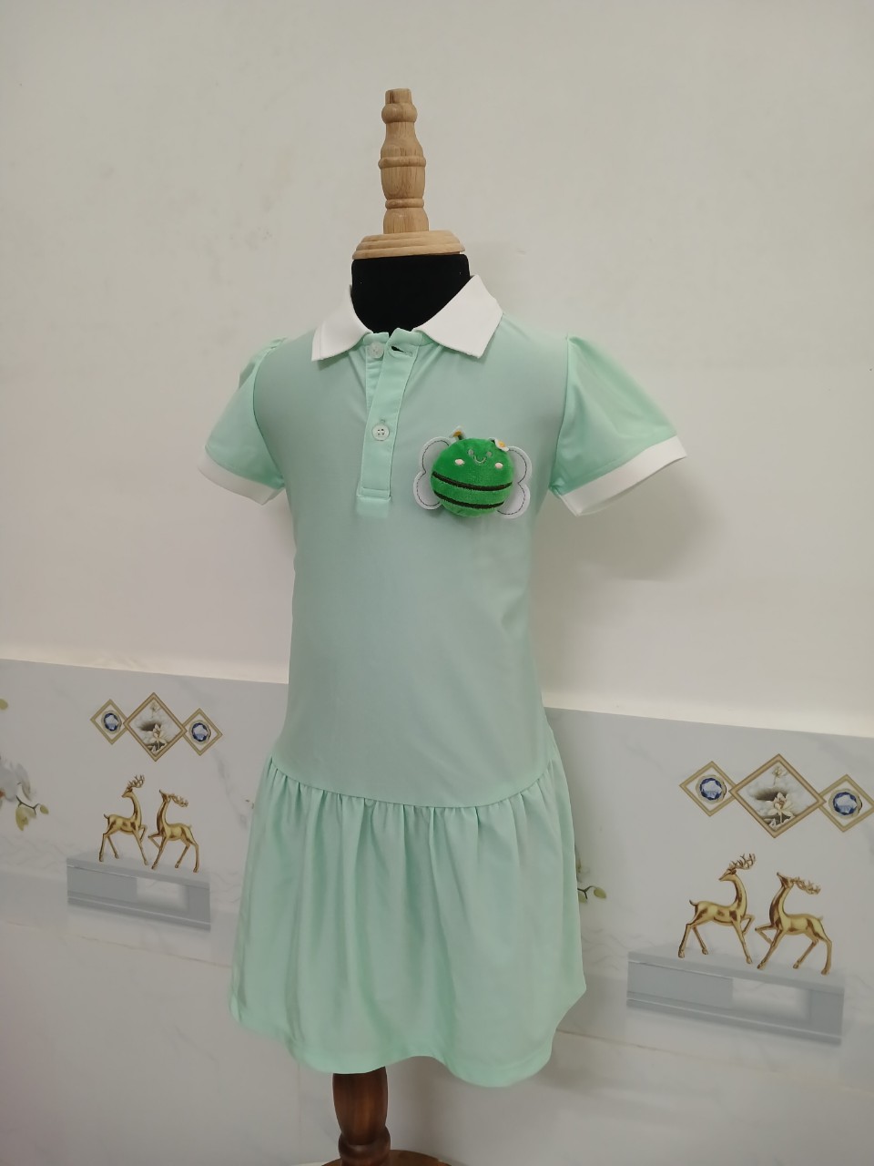 ĐẦM POLO BÉ GÁI HẠ EO XANH MINT LOGO BEE