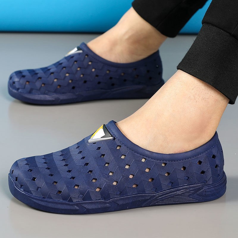 Giày nhựa nam thể thao siêu nhẹ êm chân lỗ thoáng khí chống nước đi mưa thoải mái siêu bền V317