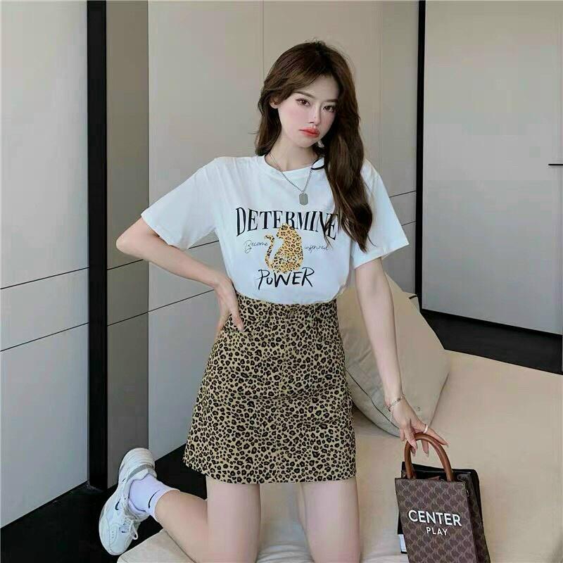 Sét bộ áo phông cotton in báo và Chân váy hoạ tiết y hình
