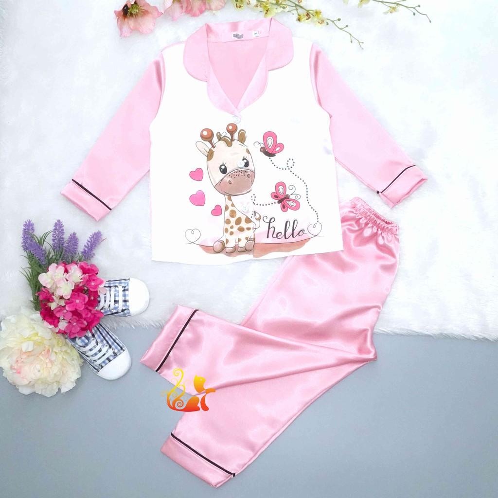 Đồ Bộ Pijama Phi Lụa &quot;Hình Hươu cao cổ&quot; Tay Dài Cho Bé - Từ 12kg - 42kg