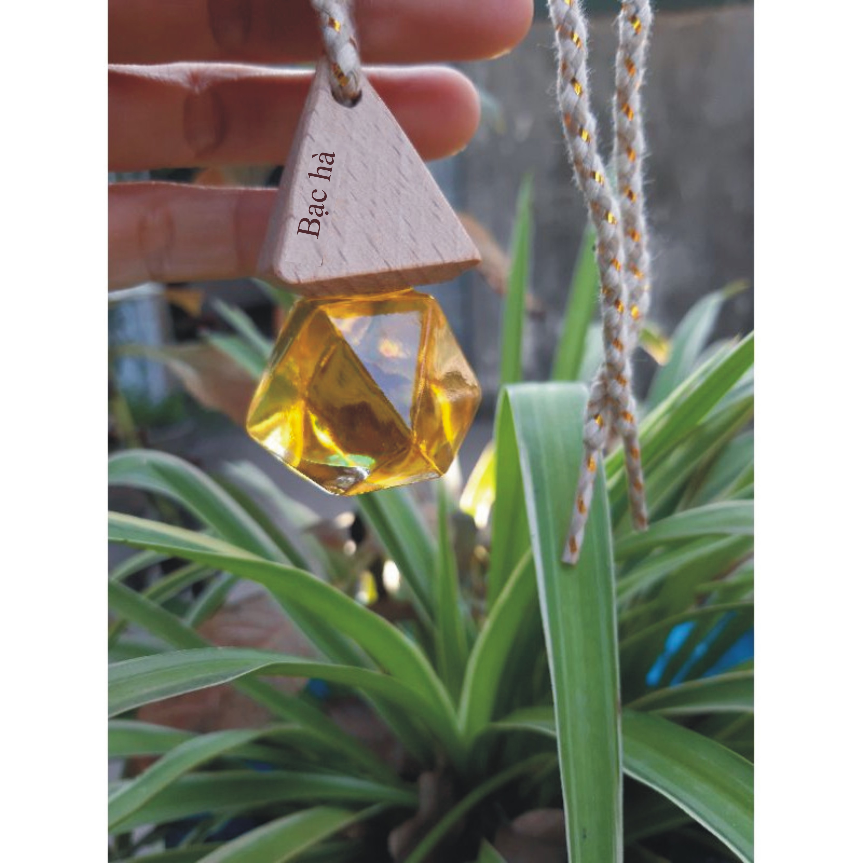 Tinh dầu treo xe ô tô