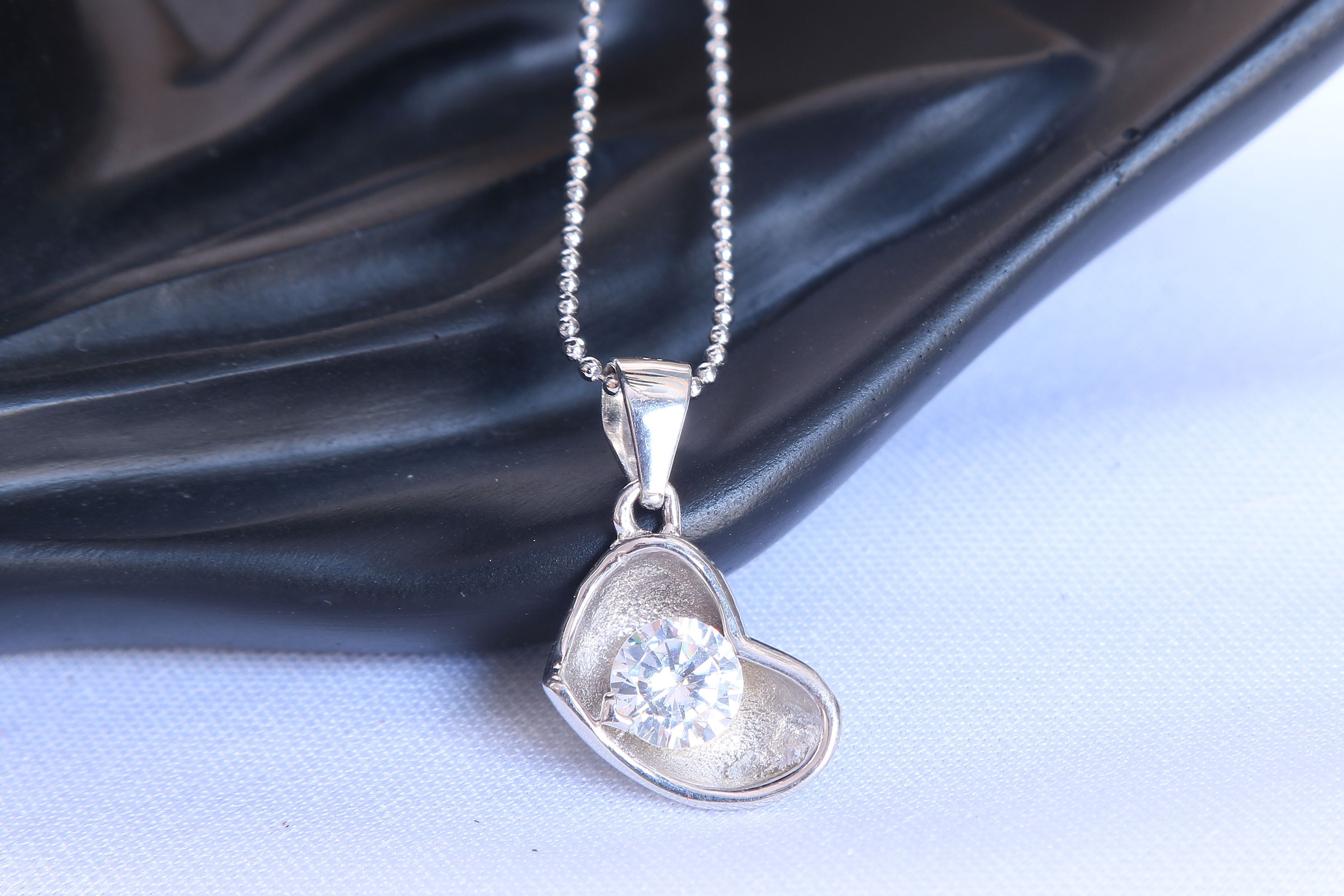 Mặt dây chuyền bạc nữ Eternal Love