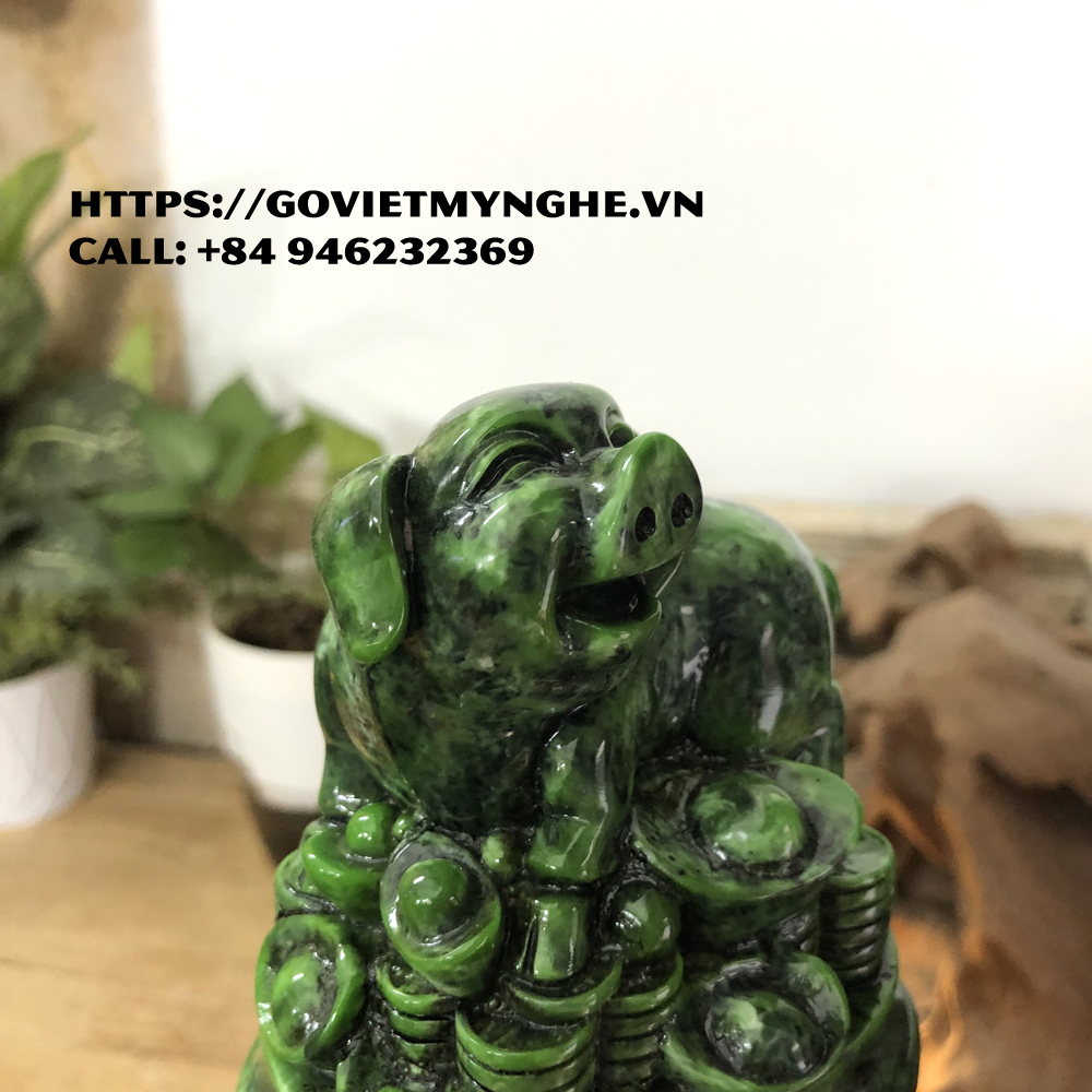 Tượng đá con Heo tượng đá trang trí phong thủy bàn làm việc cho tuổi Hợi - Chiều cao 11cm - Màu xanh lục bích
