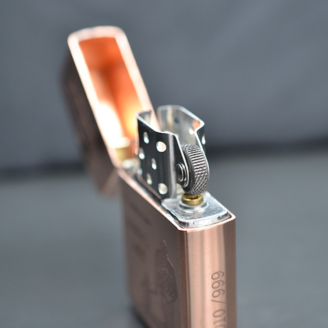 Vỏ Hột Quẹt Bật Lửa Xăng Đá Zorro Z9749D Đồng Đỏ Copper Khắc Cha Con Đẹp Độc Lạ - Dùng Xăng Bấc Đá Cao Cấp