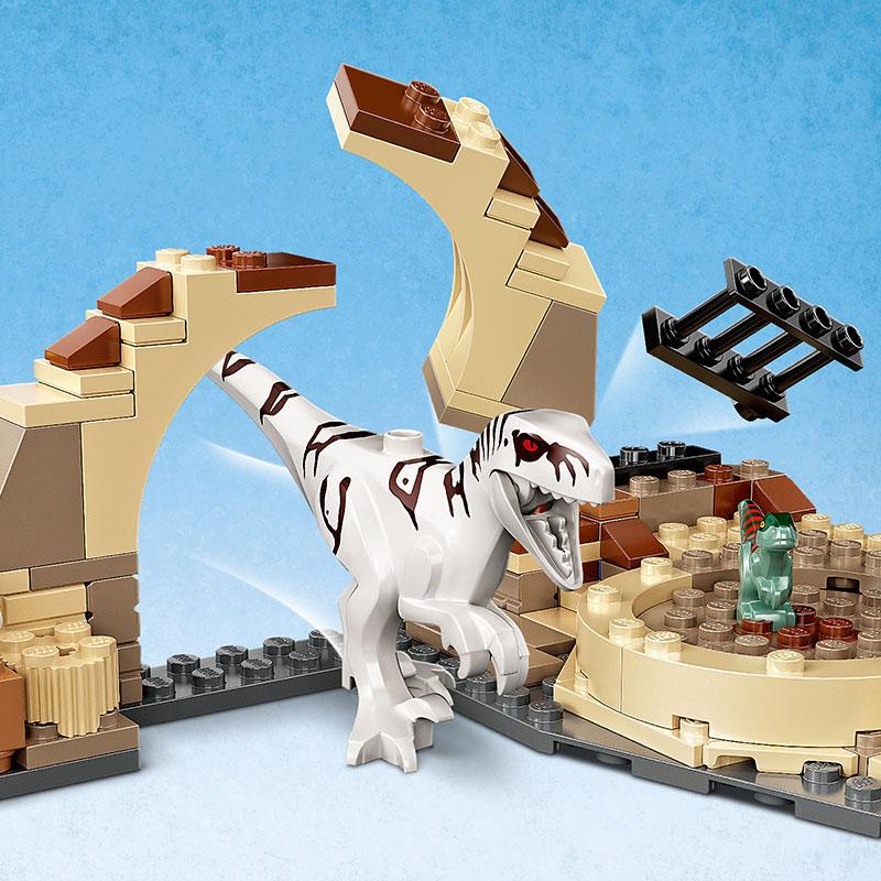 Đồ Chơi LEGO Rượt Đuổi Khủng Long Atrociraptor 76945