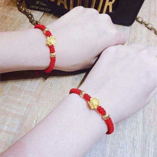 Vòng chỉ đỏ tết hoa sen bạc mạ vàng