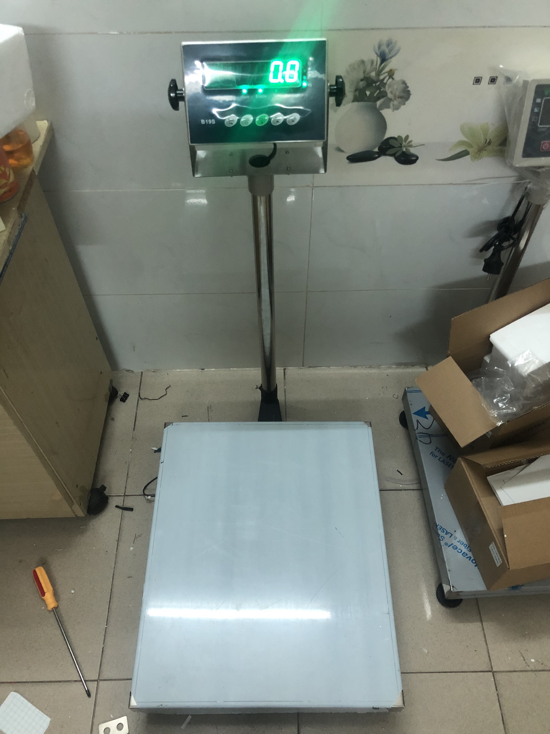 Cân Bàn Điện Tử B19S USA 300 KG