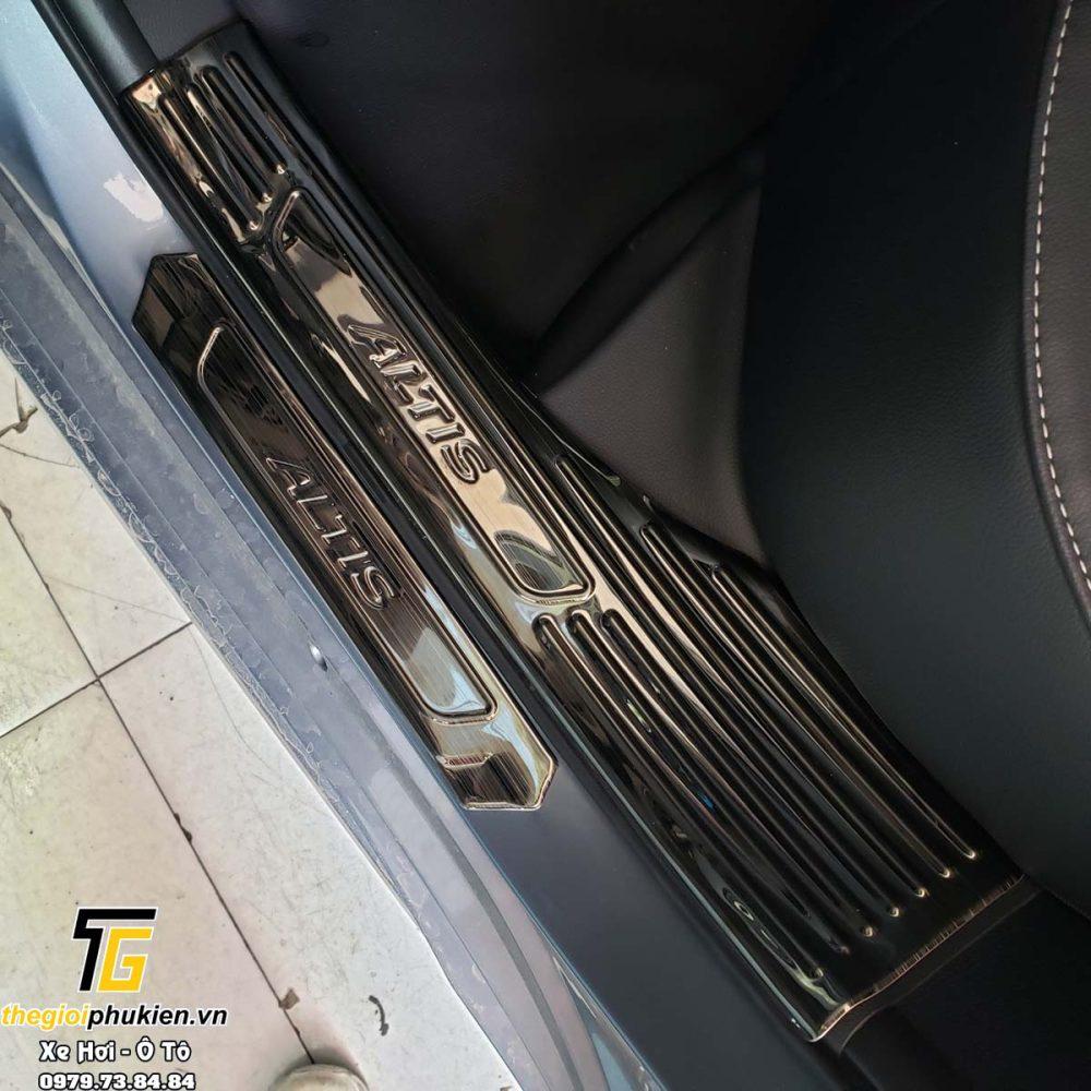 Bộ Ốp bậc, Nẹp bước chân Titan Toyota Altis 2022