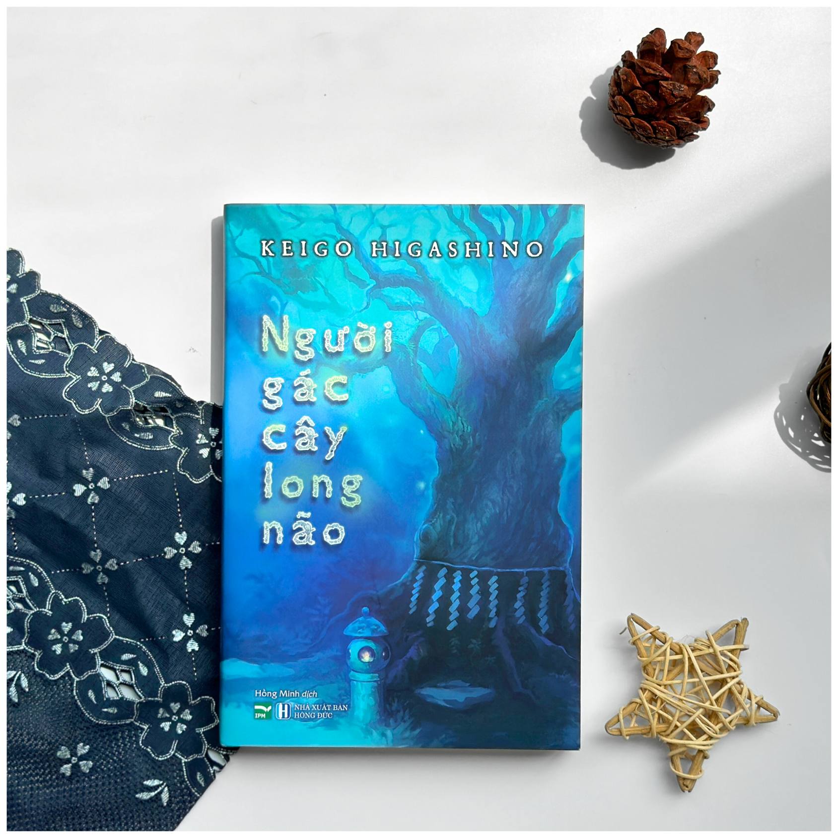 Người Gác Cây Long Não - Chang Book