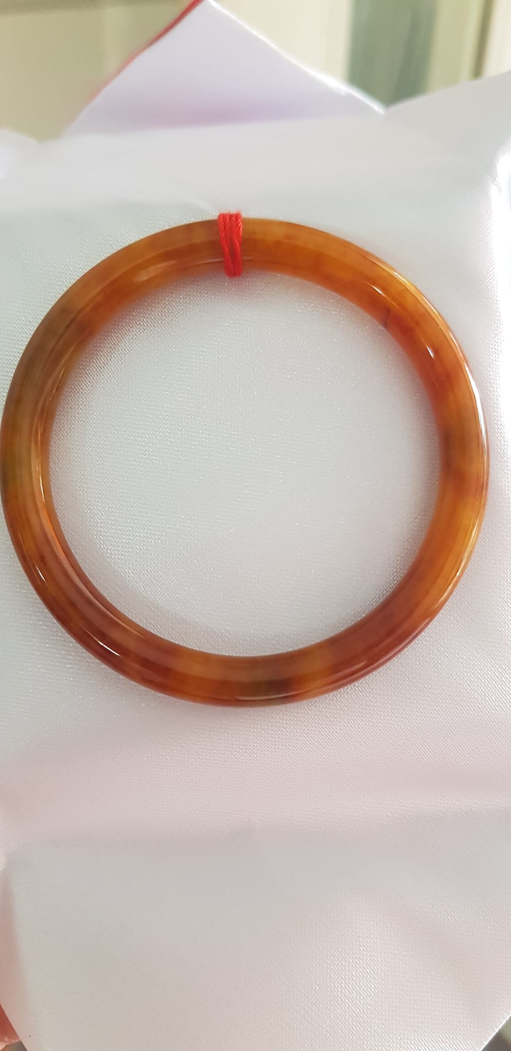 Vòng tay nữ đá Cẩm thạch Vàng đậm Vân vân bóng đẹp lạ Ni 50mm x cọng 6mm Nữ Thổ mệnh Kim 49kg - 53kg đeo Món quà tặng ý nghĩa dành cho các chị em đeo vòng tay Ni 50mm ạ