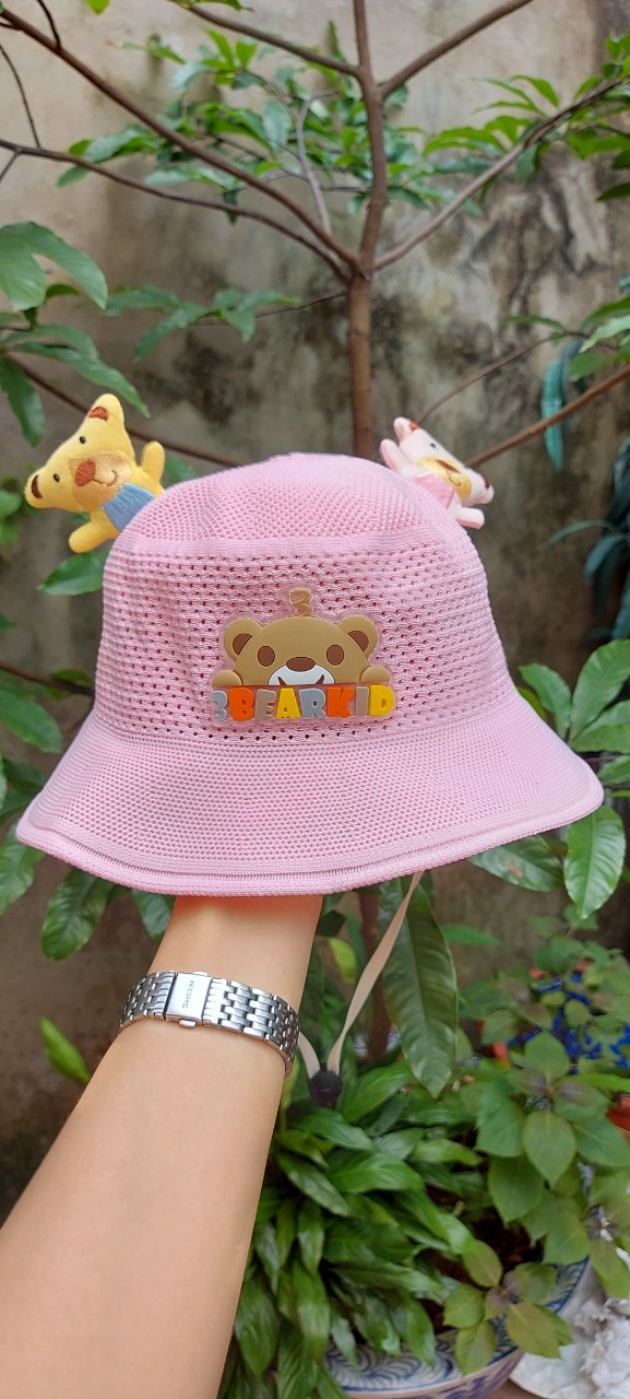 Mũ, nón vành tròn dạng lưới thông hơi, giúp chống nắng tốt cho bé mẫu bearkid cực đáng yêu