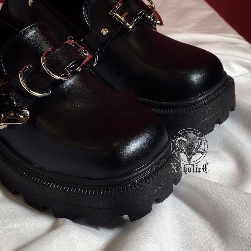 - giày loafer kim loại