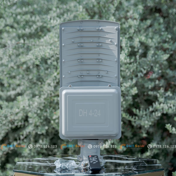 ĐÈN ĐƯỜNG NĂNG LƯỢNG MẶT TRỜI VÁT 3 MẶT