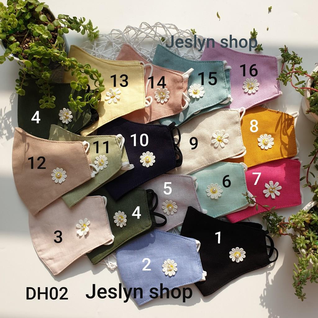 Khẩu trang linen trơn đính hoa cúc trắng ngọc trai nhân tạo 2 lớp thoáng khí DH2