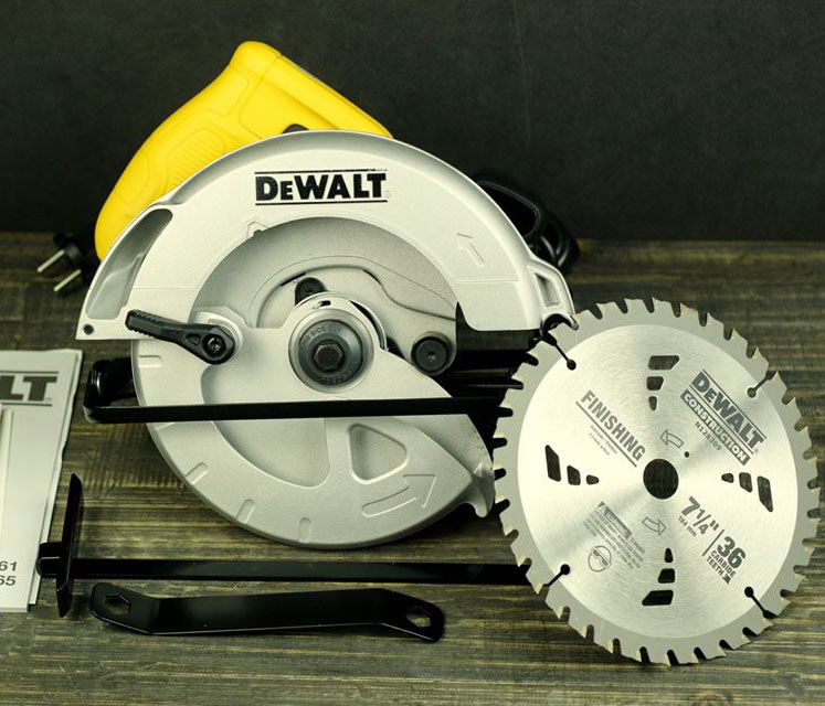 Máy cưa đĩa Dewalt DWE561-B1