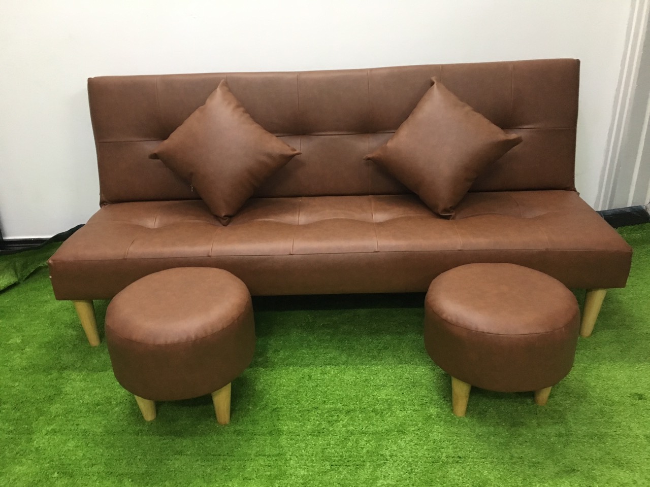 Sofa bed, sofa giường màu nâu và 2 đôn tròn SB16