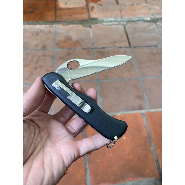 Victorinox Sentinel Onehand Clip bản lưỡi răng cưa, new 100% Fullbox