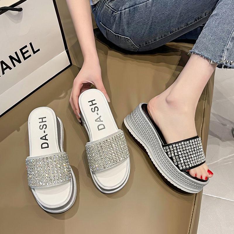 Dép đế xuồng đính đá thời trang cho nữ