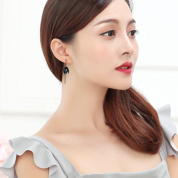 Bông tai hoa tulip đen