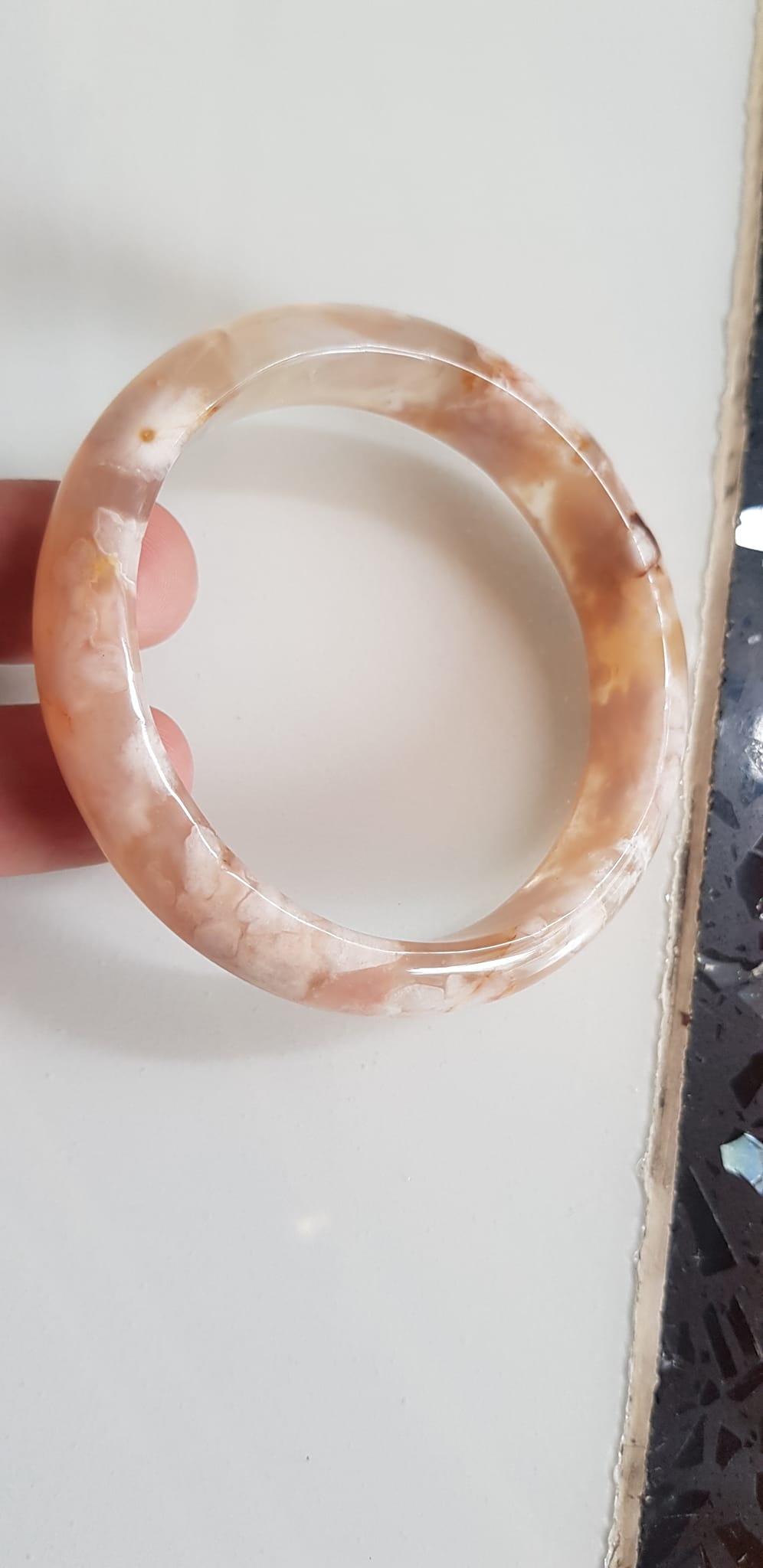 VÒNG Tay Nữ Bản Hẹ Đá Mã Não Bông Hoa Tuyết đều bóng đẹp Vòng Ni 53mm x Cao 12mm x dầy 7mm Nữ cân nặng 50kg - 55kg đeo ạ
