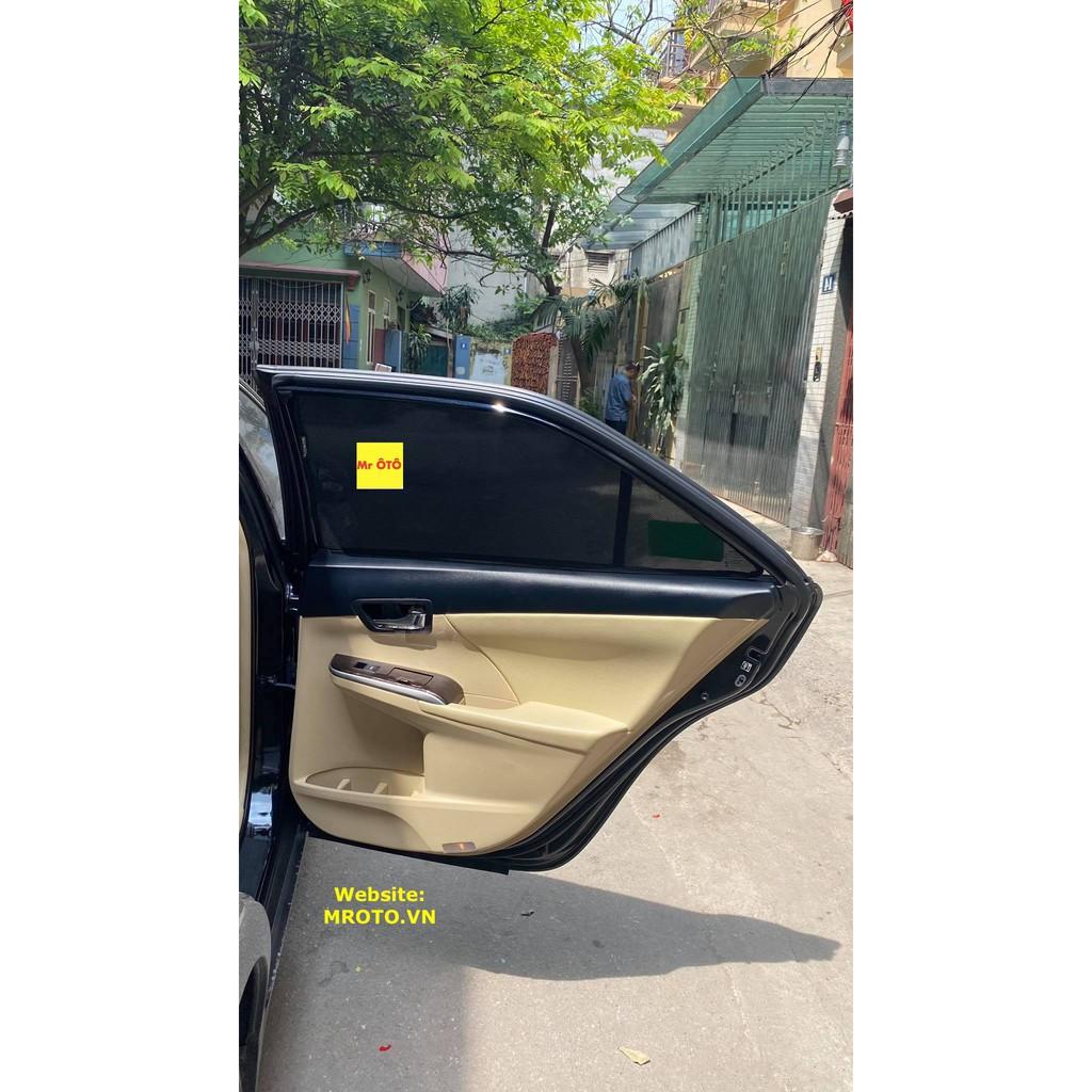 RÈM CHE NẮNG NAM CHÂM CHO XE TOYOTA CAMRY 2013-2018 .