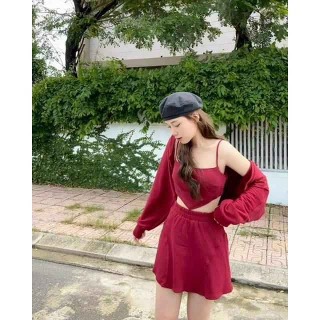 Set áo croptop 2 dây đỏ phối chân váy kèm áo khoác