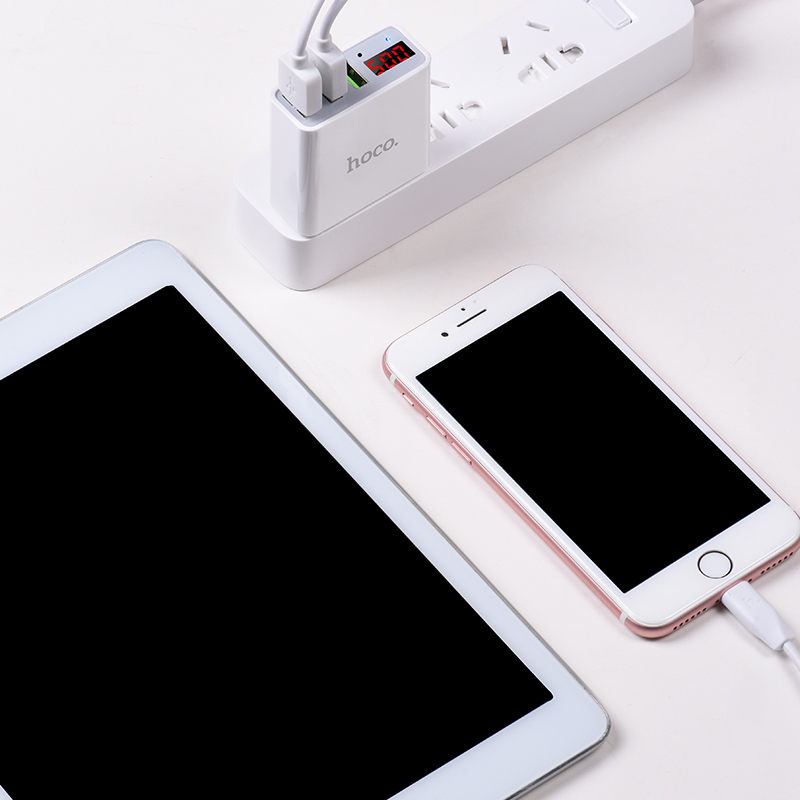 Cốc sạc - củ sạc nhanh 3 cổng Hoco C15 3A - màn hình LCD hiển thị điện áp - Hàng nhập khẩu