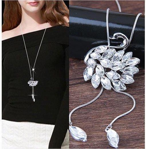 Vòng cổ thiên nga đính đá dáng dài phối đồ dự tiệc