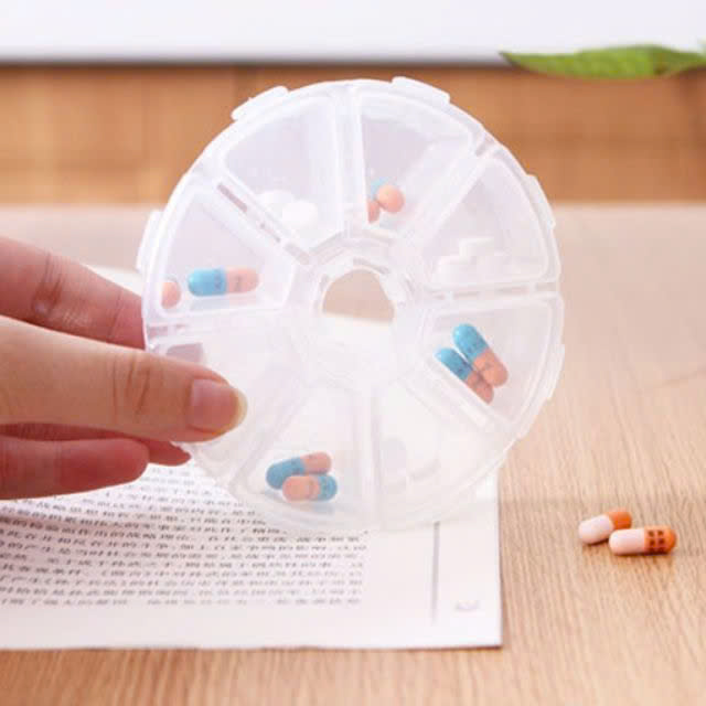Hộp nhựa hình tròn chia 7 ngăn đựng thuốc uống theo ngày nhiều màu sắc - Giao màu ngẫu nhiên