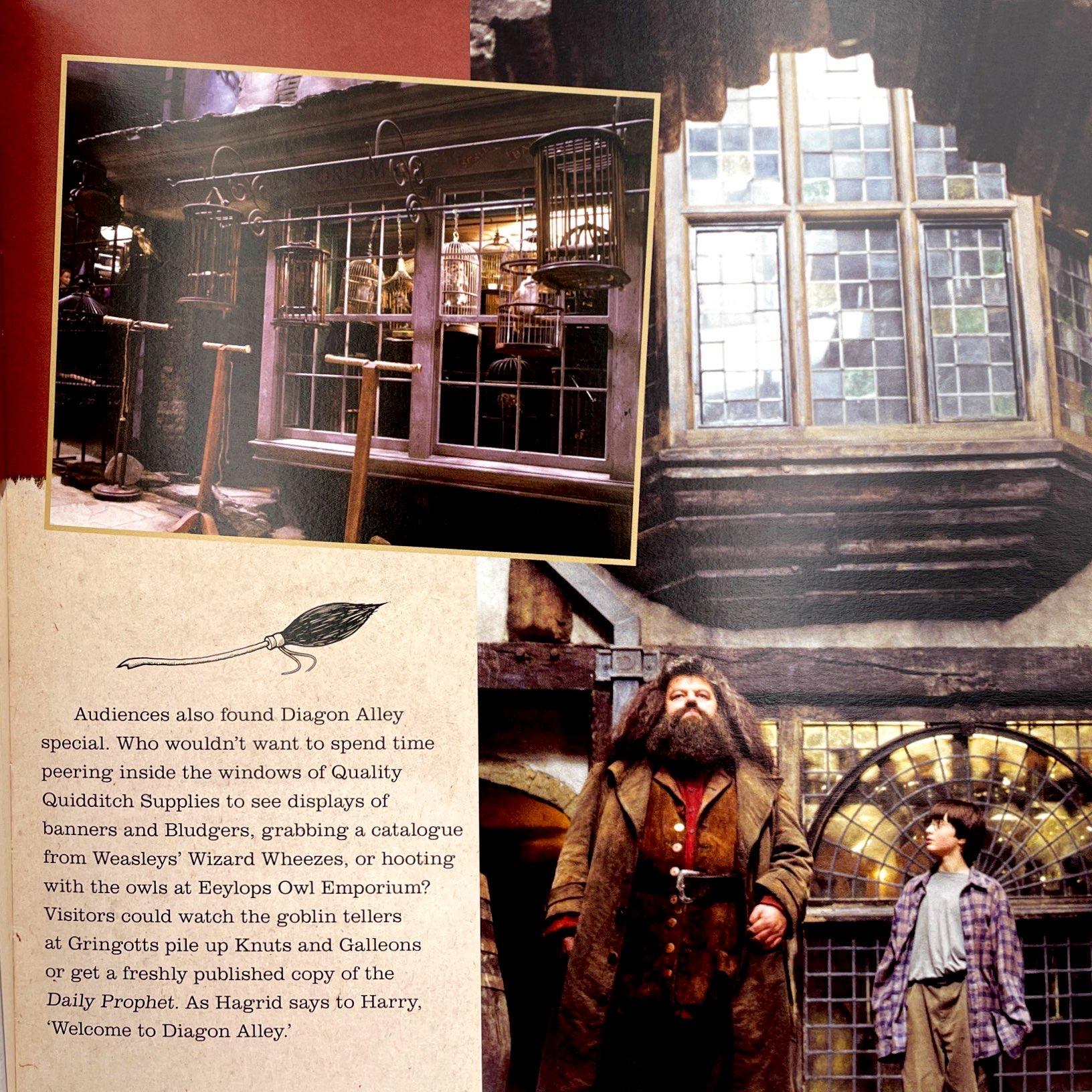 Harry Potter: Diagon Alley (A Movie Scrapbook ) (Hardback) Hẻm Xéo (Cánh cửa mở ra thế giới phép thuật) (English Book)