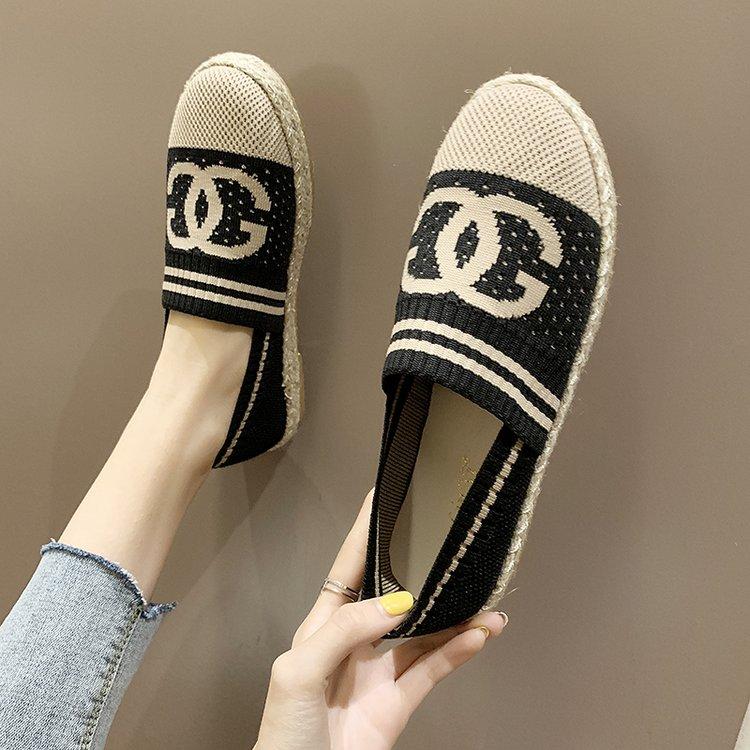 Giày Nữ Đế Bằng Mũi Tròn Thời Trang Cá Tính