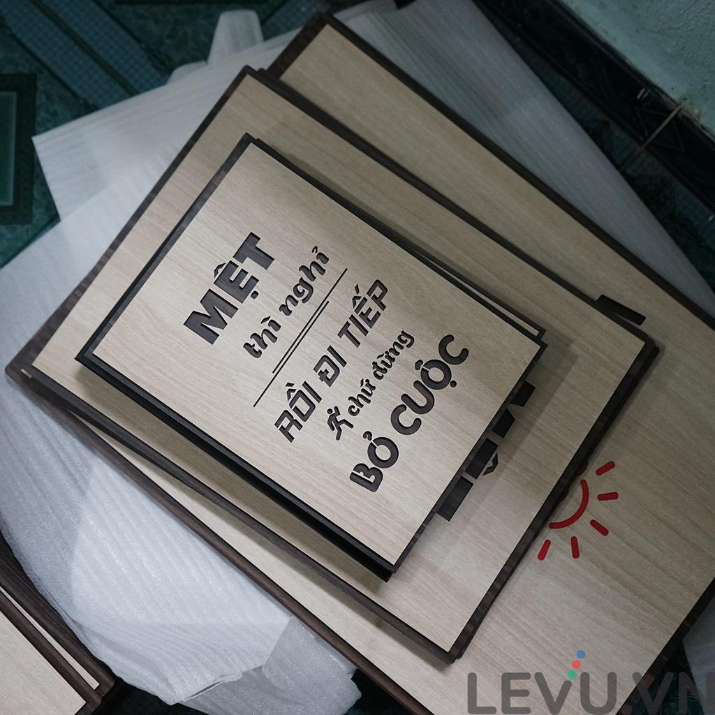 Tranh khẩu hiệu văn phòng LEVU LV087 "Luôn nỗ lực xứng đáng với từng đồng phí dịch vụ"