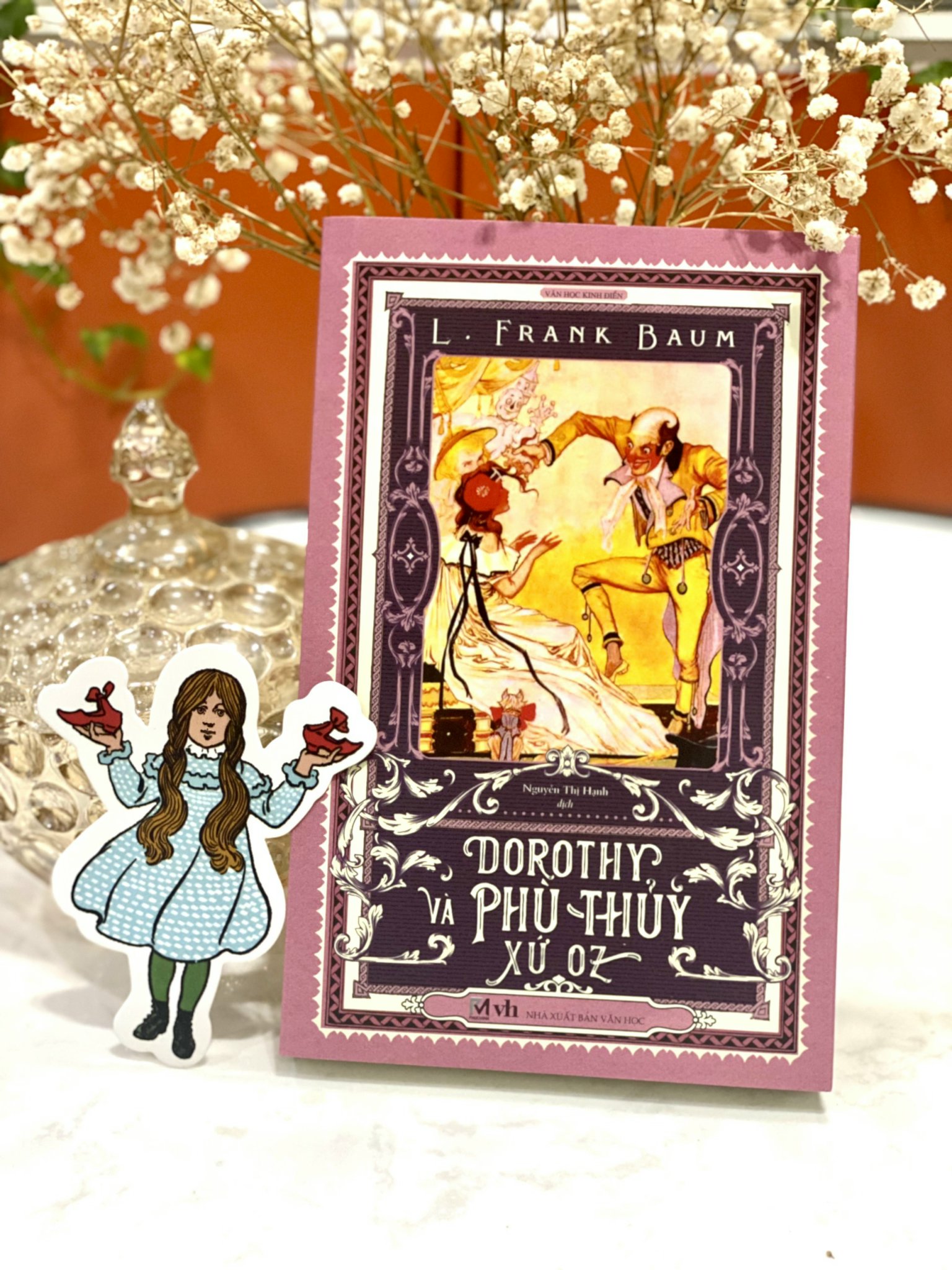 Dorothy và phù thuỷ xứ Oz - Tác giả L.Frank Baum (Bản dịch mới, tặng bookmark bế hình nhân vật)