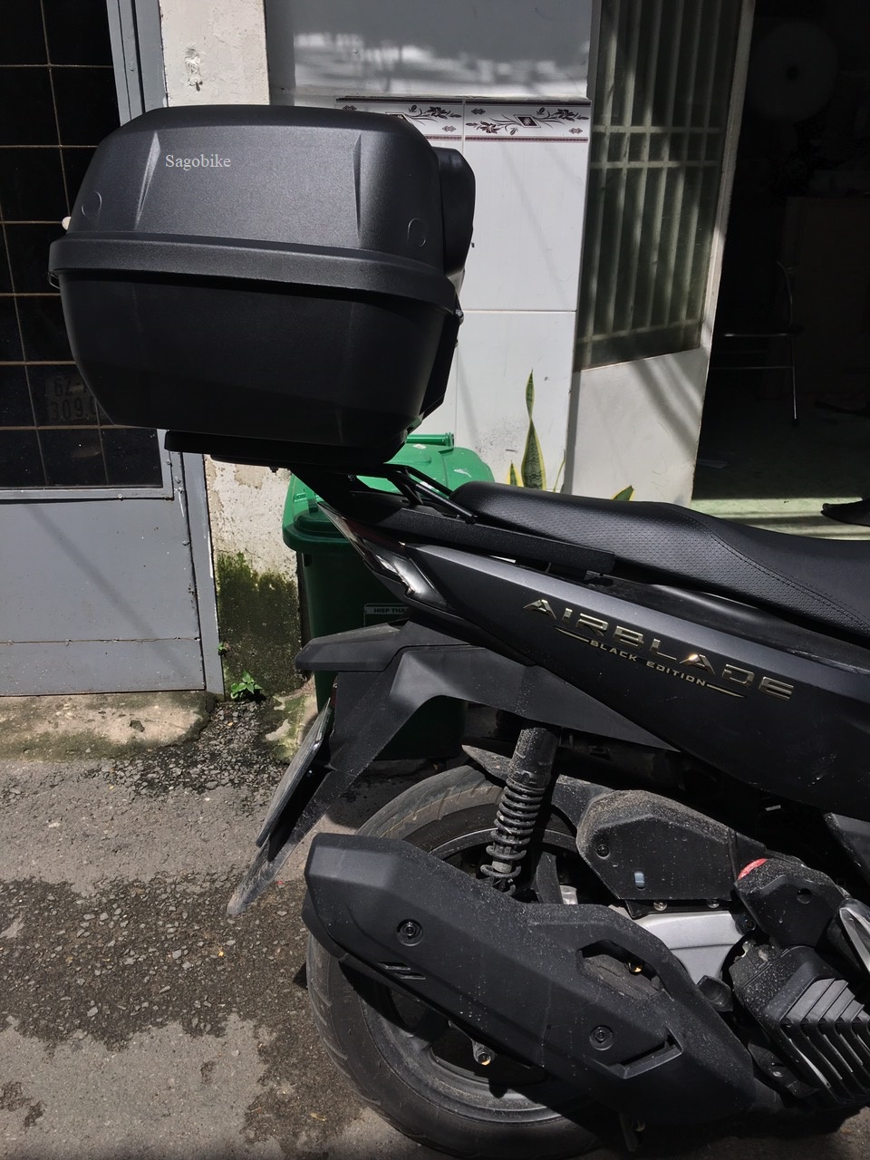 Thùng xe Airblade 125, thùng Givi E43NTL, gối tựa lưng BE3N và baga givi lắp cho Air Blade 2022