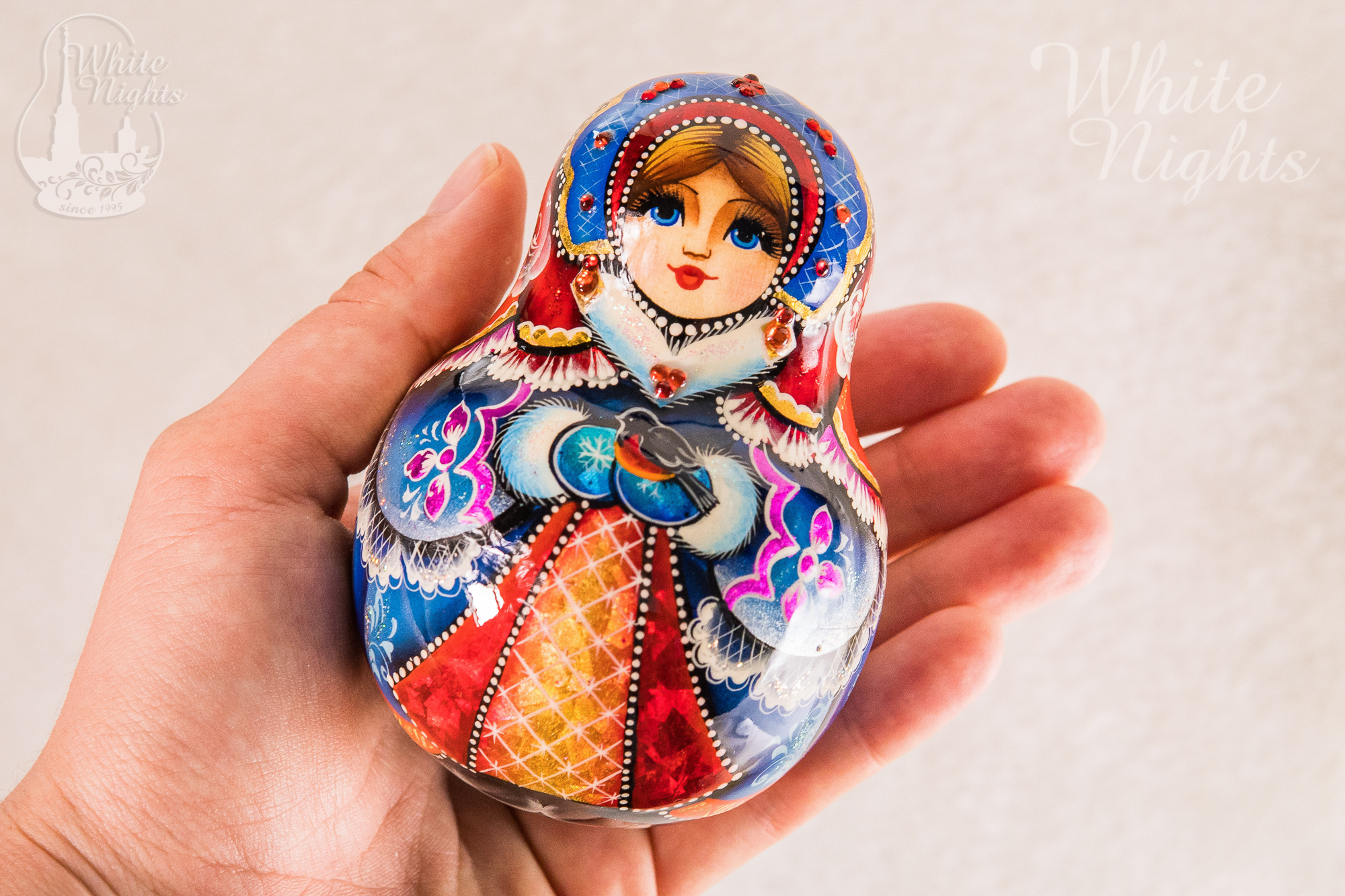 BÚP BÊ LẬT ĐẬT NGA CAO CẤP BẰNG GỖ SIZE 10CM CÓ CHUÔNG VẼ HOA VĂN "CÔNG CHÚA ÔM CHIM SẺ" CỰC ĐẸP VÀ ĐỘC ĐÁO, SANG TRỌNG