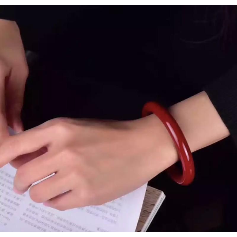 Vòng tay bản đũa, màu đỏ huyết, ni 54