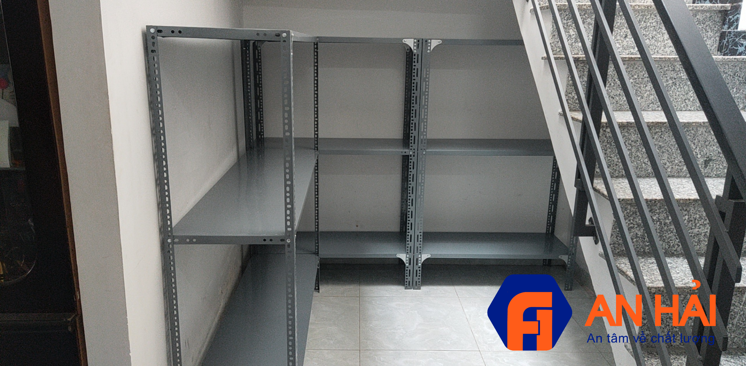 KỆ SẮT V LỖ đa năng - kệ kho hàng Loại dày, chịu tải tốt.