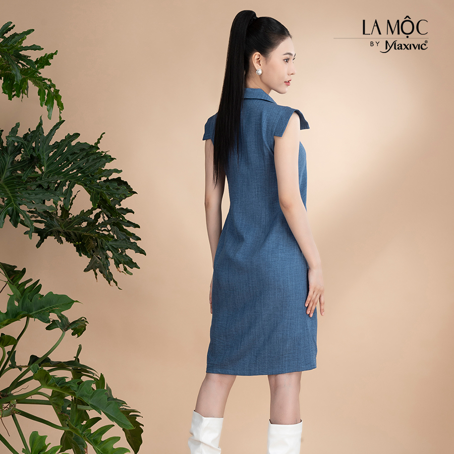 Đầm xô lụa xanh jeans thêu hoa, cổ V La Mộc LM022423