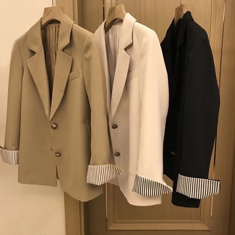 Áo blazer, áo vest cao cấp 2 lớp tay áo sắn gấu kẻ sọc trẻ trung lạ mắt