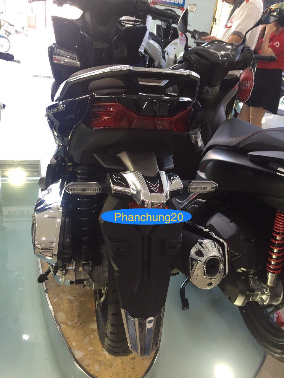 ỐP ĐUÔI PÔ DÙNG CHO ĐỜI XE VARIO 160cc - VARIO 2022 2023 CROM