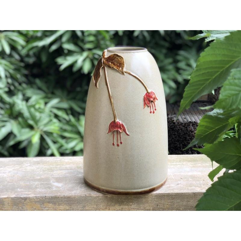 Bình cắm hoa cao 37cm, dáng chuông, men rạn cổ, họa tiết đắp nổi thủ công. Gốm sứ Bát Tràng.